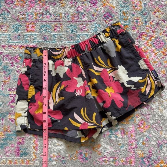 Patagonia Barely Cloudbreak Ink Black Tropical Floral 2.5 Shorts Women’s Size XS - Picture 3 of 9
